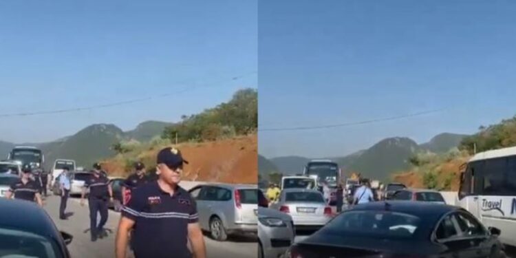 Ndërtimi i rrugës së re i izolon, banorët e Mirakës bllokojnë aksin Elbasan-Librazhd