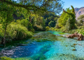 Korfuzi po “thahet” për ujë/ Pas Italisë, edhe Greqia kërkon të shtrijë tubacionin në Syrin e Kaltër! Mediat e Athinës: Tensionet mes dy vendeve s’do ndikojnë