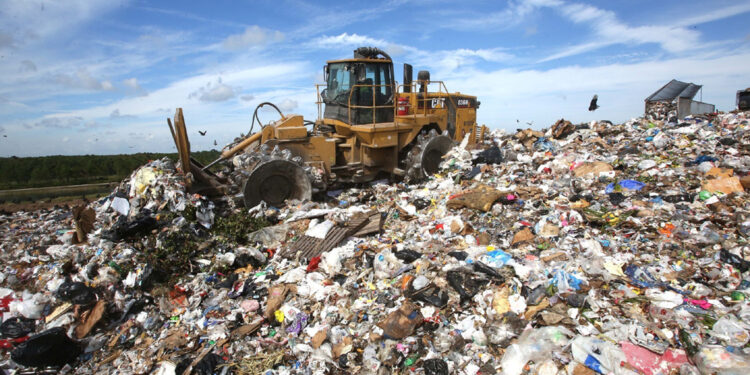 Raporti i KLSH-së: Bashkitë dështojnë me programin e mbetjeve, shëndeti i popullatës në rrezik