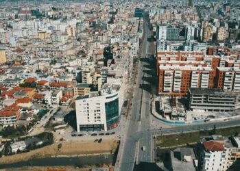 Tregu i pronave fillon rënien/ Transaksionet në Tiranë u tkurrën me 20% në 2023-shin