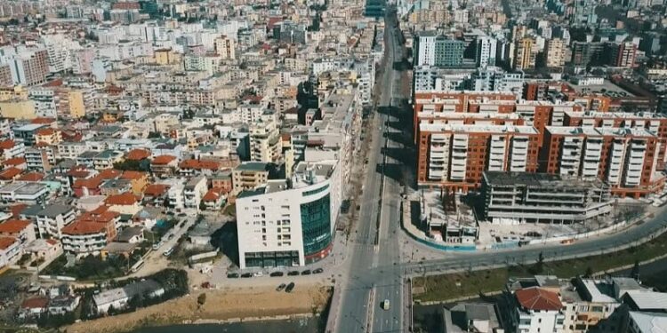 Tregu i pronave fillon rënien/ Transaksionet në Tiranë u tkurrën me 20% në 2023-shin