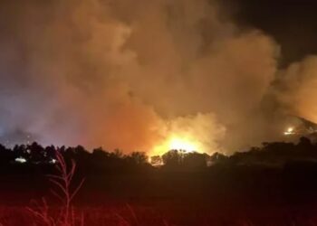 Ishujt grekë nën “pushtetin” e flakëve, evakuohen turistët e banorët