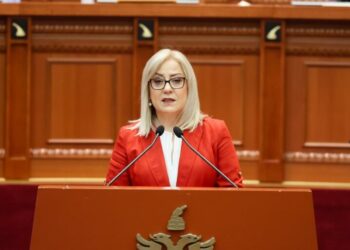 VIDEO/ La papritur detyrën e kryeparlamentares, Lindita Nikolla tregon arsyen