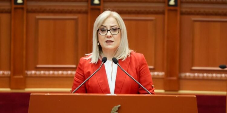 VIDEO/ La papritur detyrën e kryeparlamentares, Lindita Nikolla tregon arsyen