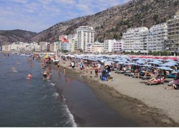 Merr fund turizmi patriotik, ulen ndjeshëm pushuesit nga Kosova që zgjedhin Shqipërinë, shkak çmimet