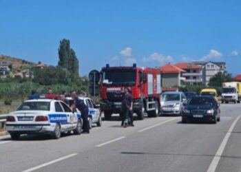 Aksident në aksin Lin-Pogradec, makina përplaset me zjarrfikësen