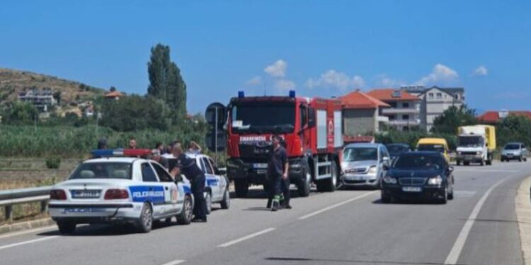 Aksident në aksin Lin-Pogradec, makina përplaset me zjarrfikësen
