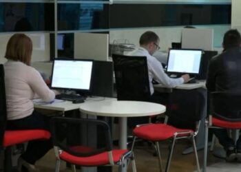 Administrata nis muajin me paga më të larta, rrogat e reja për 135 mijë punonjës