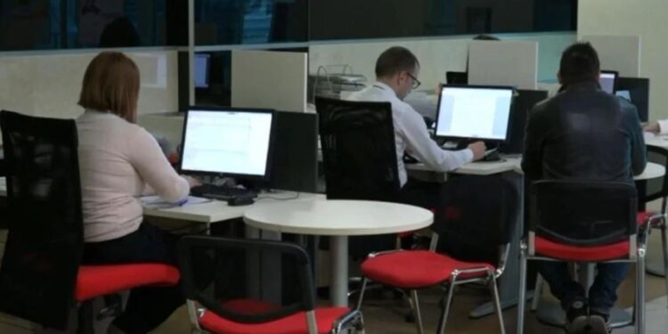 Administrata nis muajin me paga më të larta, rrogat e reja për 135 mijë punonjës