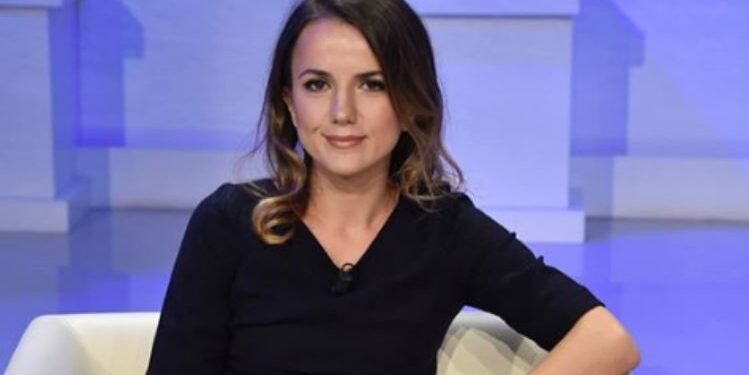 U nda nga bashkëshorti para dy vitesh, Rudina Hajdari rigjen dashurinë