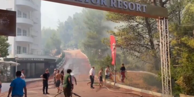 Plagoset një zjarrfikës në Shëngjin, dërgohet me urgjencë në spital