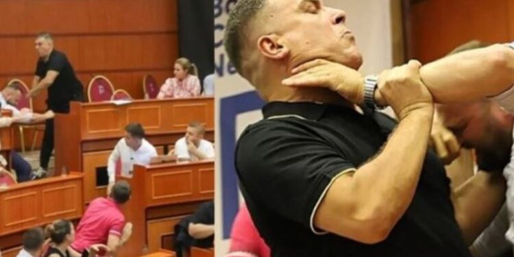 Detaje/ Momenti kur Tedi Blushi godet me grusht Halit Valterin, ky i fundit e kap prej fyti