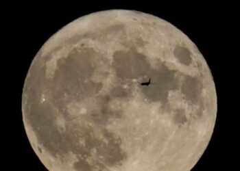 Shkencëtarët kanë zbuluar një shpellë në Hënë, ja për çfarë mund të shërbejë