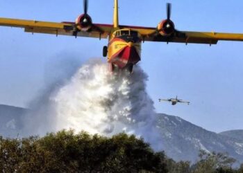 Zjarret në Finiq dhe Dropull,  situata alarmante, Greqia nis dy avionë për shuarjen e flakëve nga ajri
