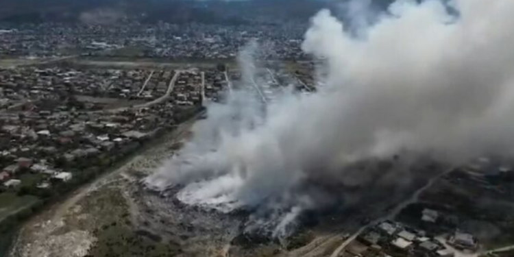 Vijon zjarri në fushën e mbetjeve në Vlorë, 4 vatra ende aktive