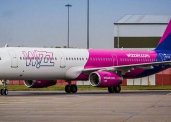 Skandal me linjën Wizzair, lë gjithë natën në aeroport 160 pasagjerë