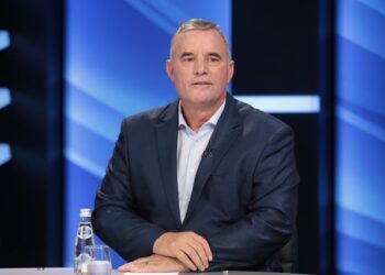 “Aplikacione të tjera pas Sky”/ Ish-drejtori i Policisë: Pse gjithë zyrtarët po përdorin numra anglezë