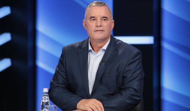 “Aplikacione të tjera pas Sky”/ Ish-drejtori i Policisë: Pse gjithë zyrtarët po përdorin numra anglezë