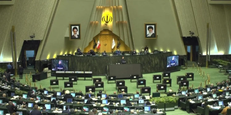 Zbuten “ajatollahët” e Iranit? Teherani kërkon dialog me BE: Respekt i ndërsjellë