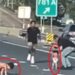 Aksident ‘i frikshëm’/Makina përmbyset, shpëtojnë mrekullisht dy fëmijët e mitur (Video)