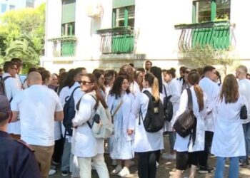 Shpallen fituesit, 1624 maturantë do të ndjekin studimet në Universitetin e Mjekësisë