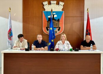 Denaj, takim me fermerët në Maliq: Bashkimi dhe formalizimi do rrisin cilësinë e produkteve bujqësore