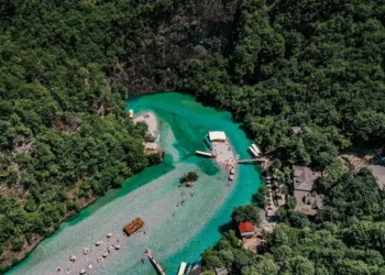 FOTO/ Lumi i Shalës, “Tajlanda” shqiptare që duhet eksploruar