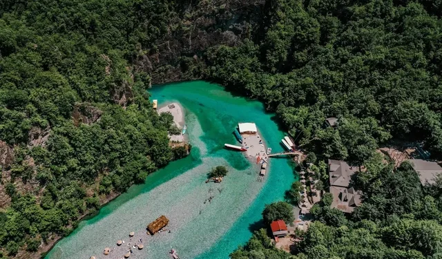 FOTO/ Lumi i Shalës, “Tajlanda” shqiptare që duhet eksploruar