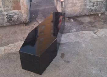 “Hesht …”, mafia italiane kërcënon aktivisten, i vendos arkivol poshtë shtëpisë