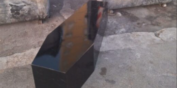 “Hesht …”, mafia italiane kërcënon aktivisten, i vendos arkivol poshtë shtëpisë