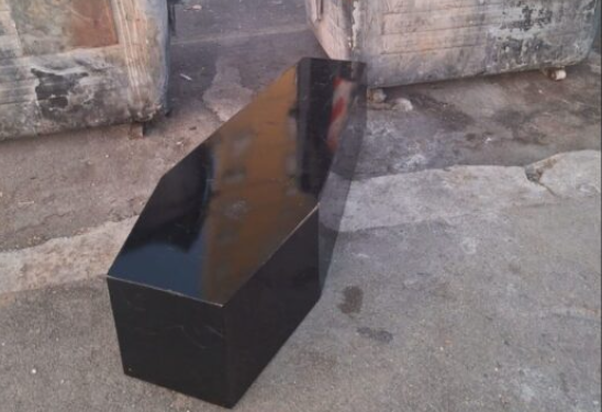 “Hesht …”, mafia italiane kërcënon aktivisten, i vendos arkivol poshtë shtëpisë