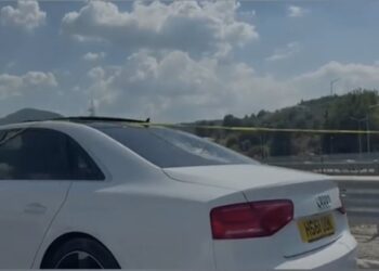 Dy vajzat përplasën “Audin” dhe “Porschen”, thirrën më pas djemtë t’i ndihmonin! Si nisi sherri në Sauk që përfundoi me të plagosur