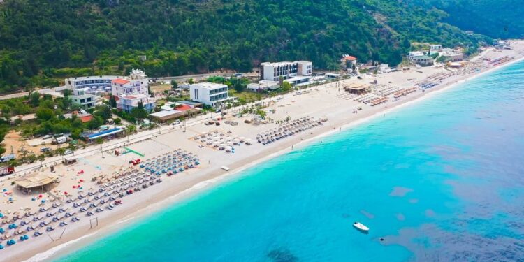 Sherr mes kolegëve në Dhërmi, plagoset me thikë 29-vjeçari