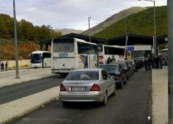 Fluks i lartë lëvizjesh në Kapshticë/ Shqiptarët, drejt Greqisë
