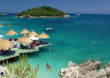 Fundjavë e nxehtë, mot i përshtatshëm për të shkuar në plazh