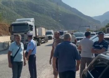 Protesta e banorëve në aksin Librazhd-Elbasan, policia procedon 5 persona