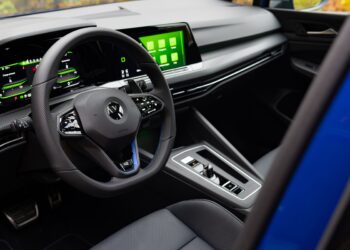 Dyshohet se butonat me prekje në timonin e “Volkswagen”-it po shkaktojnë aksidente