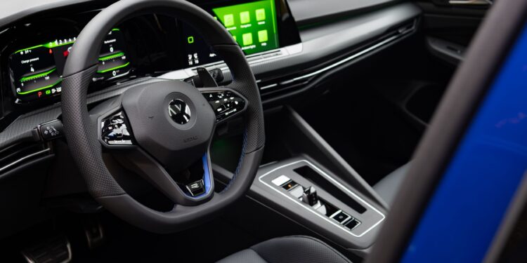 Dyshohet se butonat me prekje në timonin e “Volkswagen”-it po shkaktojnë aksidente