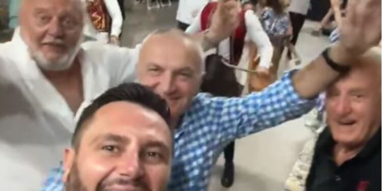 VIDEO/ Të dy në proces divorci, Meta feston me Bes Kallkun