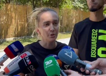 Video/ Gjykata liroi 3 persona të dyshuar, e motra e viktimës; “Më vratë për herë të tretë vëllain”