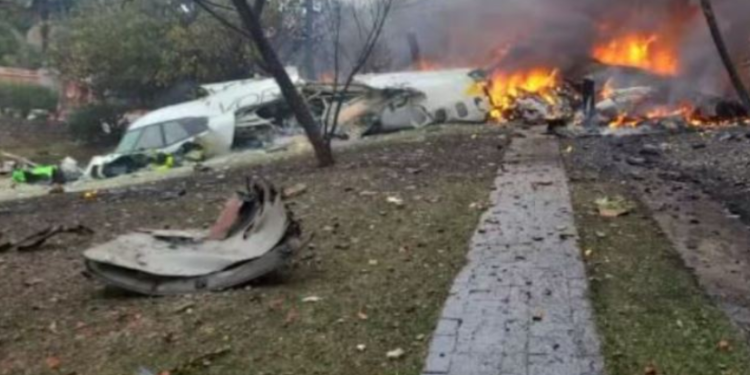 Momenti kur avioni me 62 pasagjerë në bord rrëzohet në Brazil (Video)