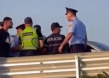 Goditi me shpullë të riun që bënte manovra në rrugë me makinë, pezullohet kreu i Rrugores, Altin Qato (VIDEO)