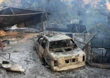 Zjarri në Athinë del jashtë kontrollit