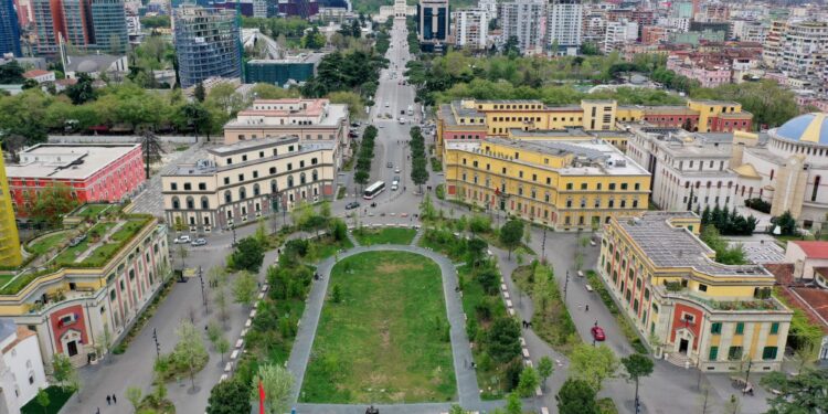 Shteti nuk paguan shtetin/ Borxhi që entet publike i kanë njëra-tjetrës arrin në 1.7 mld euro