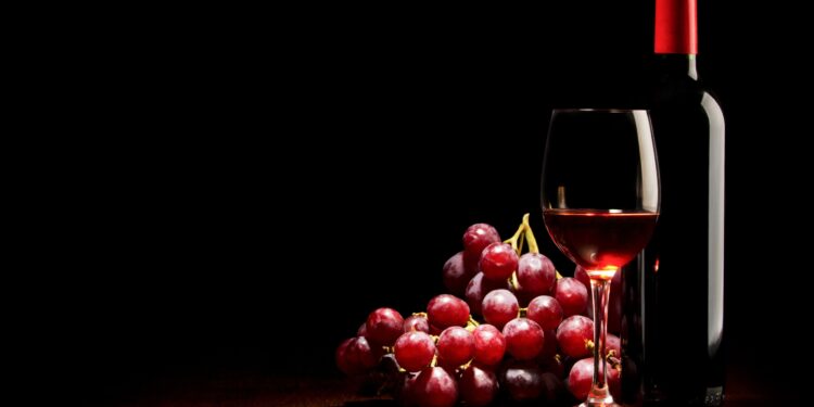 Një gotë verë nuk bën dëm? Ekspertët ndryshojnë rekomandimet e tyre: Edhe sasitë e vogla…